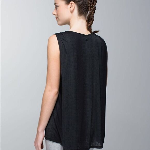 EUC Lululemon Salutation to Savasana Tank - Picture 2 of 8